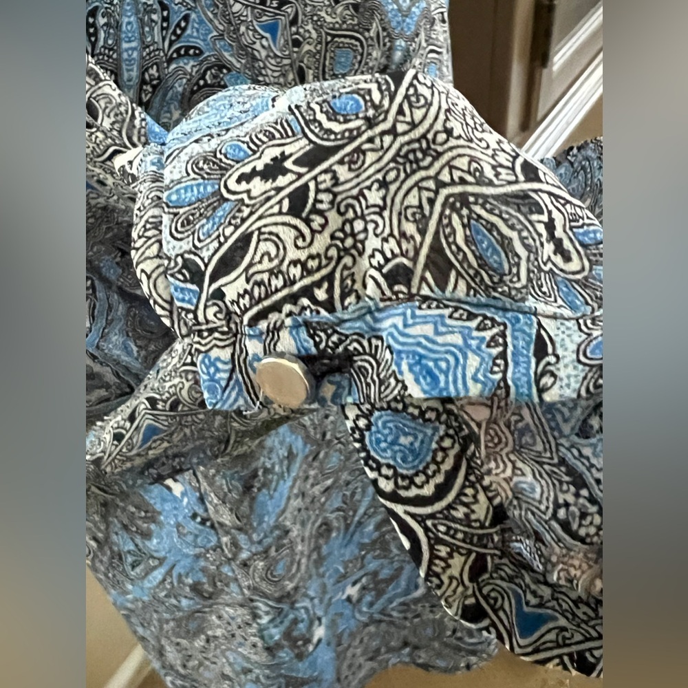 COLDWATER CREEK Blue Black & White Semi Sheer Chiffon Paisley Blouse Medium - Picture 6 of 8